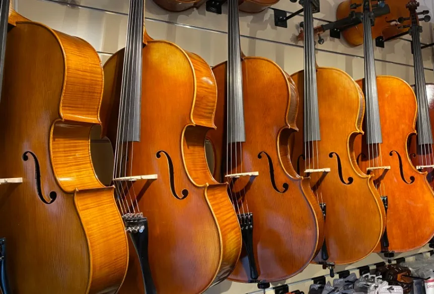 Cellos in unserem Showroom